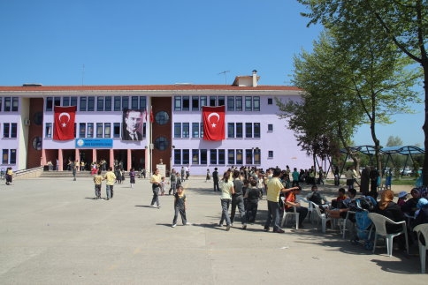 Paris Ortaokulu logosu