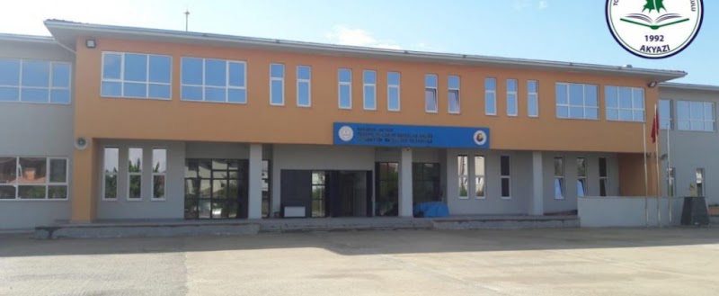 TOBB HÜSAMETTİN BAYRAKTAR ORTAOKULU logosu