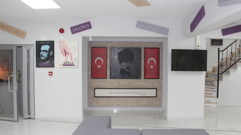 Akyazı Mehmet Niyazi Özdemir İlce Halk Kütüphanesi logosu